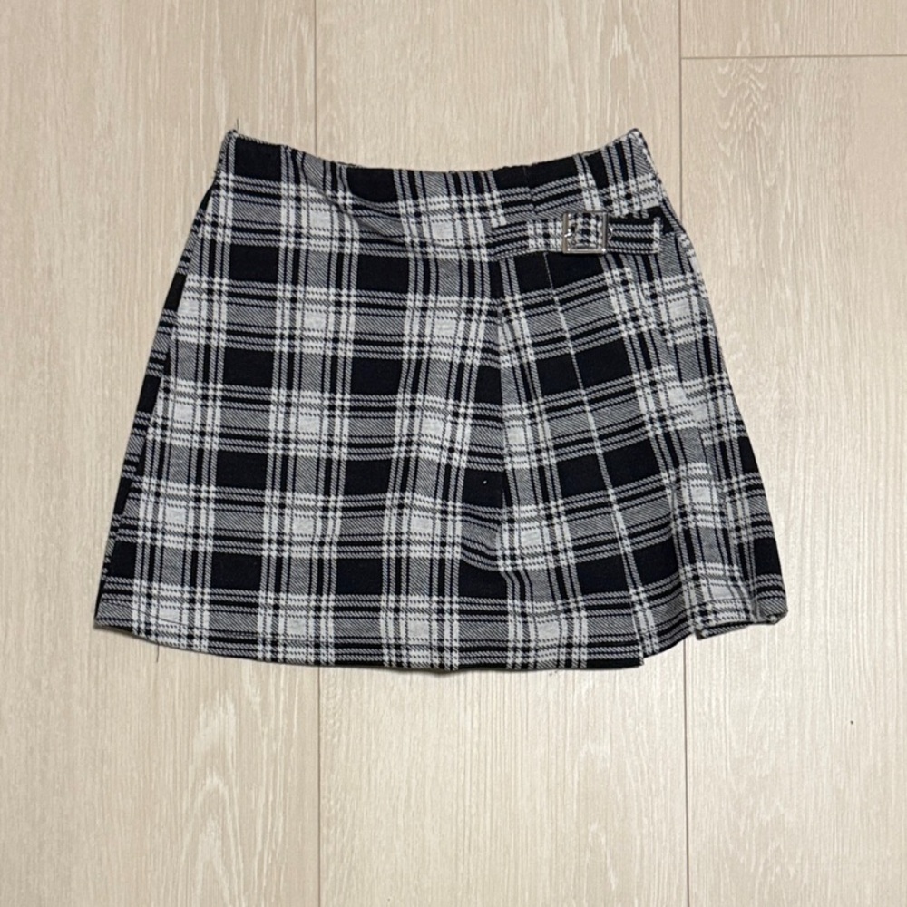 ✨ Zara Black And White Plaid Skort with Buckle